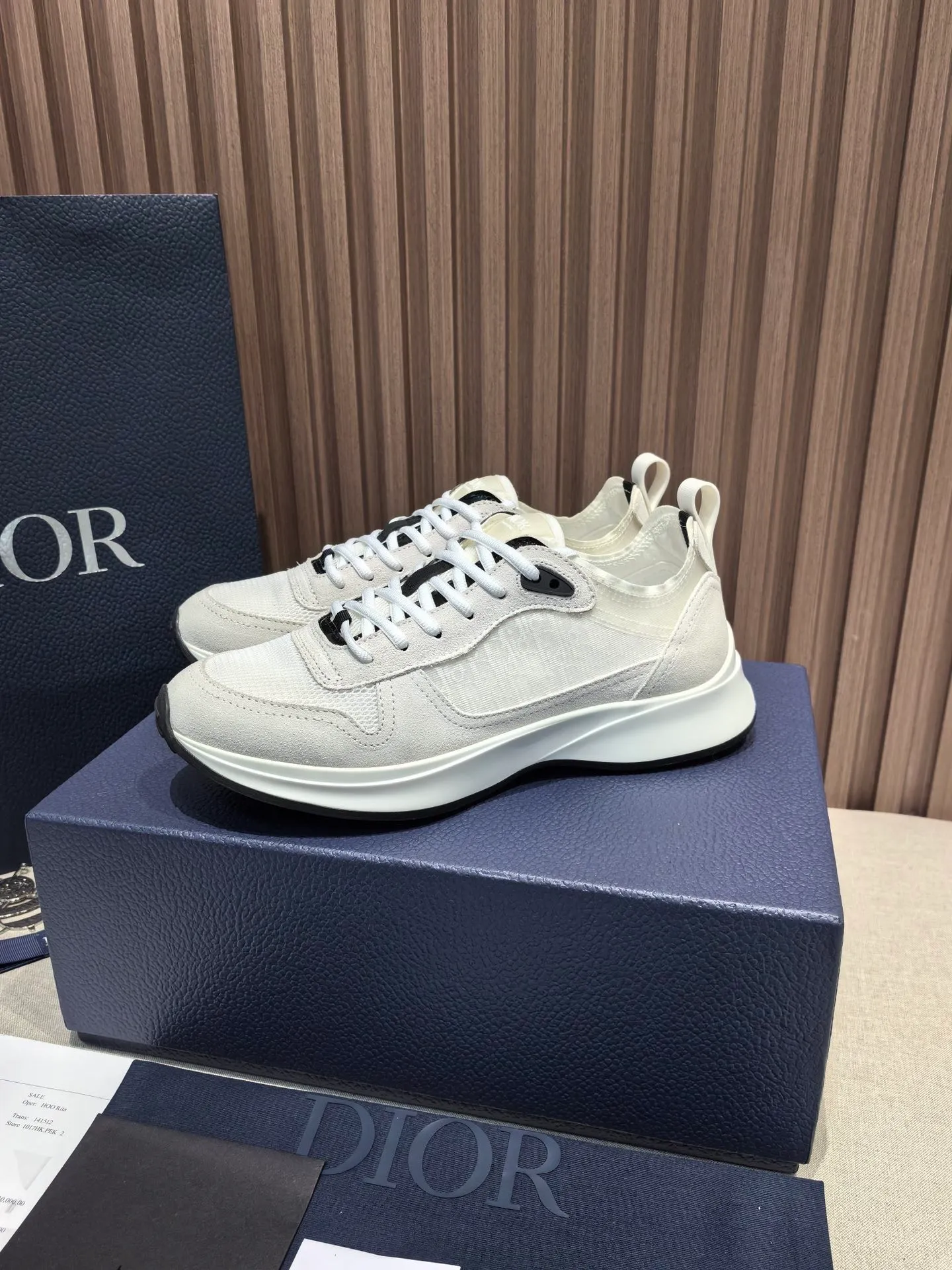 Factory price: 440💰 🔍Top purchasing agent🇮🇹 Dior's super-popular sports shoes, popular for street men, are synchronized with the new product counters. The uppers are made of Italian original imported cowhide and matched with D's customized fabrics. It is a must-have for fashionistas. The complex craftsmanship is perfectly reproduced. Imported soft cowhide foot pads, soles: original soles specially provided by the original factory, exclusive movable molded soles are super comfortable, original factory follow-up goods, 🔍🔍high quality, you can enter and exit the counter at will, welcome to compare, code number 38-45 (46 can be customized and cannot be returned or exchanged)